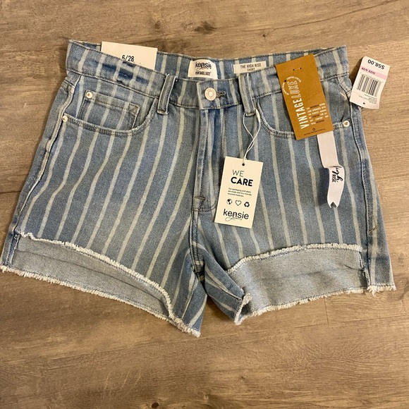 Kensie Vintage Luxe high rise shorts, denim striped, size 6 /28 - Picture 2 of 5